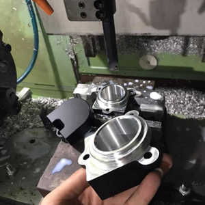 ชิ้นส่วนอะลูมิเนียมกลึงด้วยเครื่อง CNC พร้อมรูตรงกลางและรูสำหรับสกรูสำหรับใช้งานในอุตสาหกรรม - Product Image 2