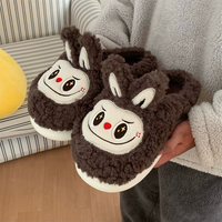 XIXITIAO Nouvelles pantoufles d'intérieur moelleuses pour adulte, chaudes, douces, respirantes, antidérapantes, semelle EVA, fourrure peluche, motif dessin animé Labubu, tendance, prêtes à l'emploi