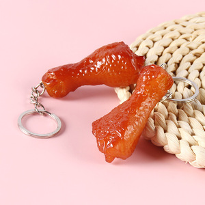Llavero colgante creativo y realista con modelo de patas de cerdo y pollo estofadas, un artículo novedoso para tiendas de dos yuanes, perfecto para bolsos. - Product Image 3