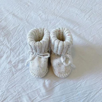 Chaussons bébé faits main en coton doux tricoté, chaussettes à lacets pour nouveau-né, chaussures de berceau côtelées chaudes, chaussures unisexes pour bébé