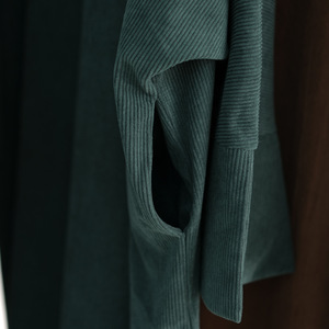 Abito Abaya Ispirato a Dubai per Primavera e Inverno, Moda Modesta in Morbido Cotone Pesante e Velluto a Coste, Eleganza Quotidiana - Product Image 4