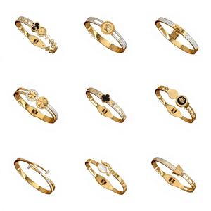 Pulsera de Estilo Retro de Alta Gama al por Mayor, Estilo Europeo Americano, Lujo Ligero, Diamantes de Imitación, Cuentas Doradas, Joyería de Acero Inoxidable - Product Image 1