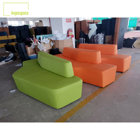 Ensemble de canapés modernes pour espaces publics (bureaux, hôtels, hôpitaux), section en tissu avec mousse haute densité