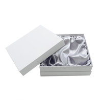 Boîtes cadeaux rectangulaires blanches en deux parties, aspect simple, pour divers cadeaux haut de gamme