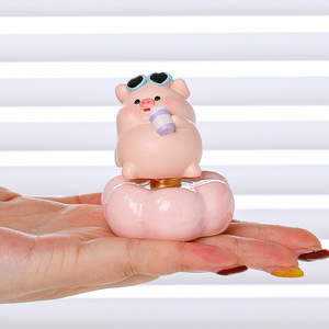 Décoration de bureau en forme de cochon de dessin animé, 4 pièces, en résine, fournitures de bureau, cadeau d'anniversaire - Product Image 2