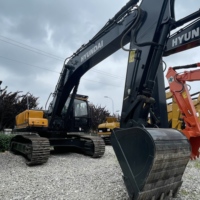 Hyundai 300LC-9S d'occasion bien entretenue et productive pour le défrichement de portails de tunnels et la découpe de fossés de drainage dans le domaine de la conservation des eaux