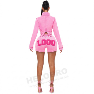 Set Due Pezzi per Donna con Logo Personalizzato OEM, Nuova Tendenza: Giacca con Zip e Felpa Corta Rosa con Effetto Vintage Acid Wash - Product Image 5