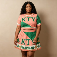 Ensemble complet grande taille pour femme OEM, marque KTY, usine de Guangzhou, comprenant un haut à col rond et manches courtes et une mini-jupe pull coupe trapèze