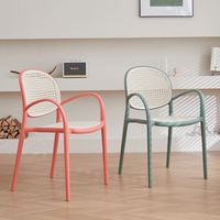 Chaise de salle à manger contemporaine italienne en plastique, design empilable, réutilisable, respirante, en polypropylène