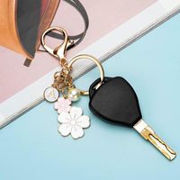 Porte-clés en métal pour femme, motif fleur et initiale, breloque pour sac à main, vente en gros d'usine, best-seller