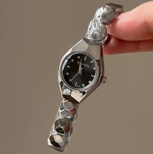 Relojes de Cuarzo Populares de Fábrica para Mujer, Pulseras de Acero Inoxidable, Diseño Pequeño a Prueba de Agua, Ventana de Cristal con Esfera y Agujas - Product Image 2