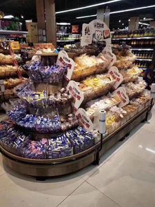 ชั้นวางสินค้าสองด้านสำหรับซูเปอร์มาร์เก็ต ชั้นวางขนมและของแห้งทำจากไม้สำหรับใช้ในเชิงพาณิชย์ - Product Image 5