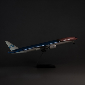 Modelo de Avión YiGuan de Resina Fundida a Presión 777 Royal Netherlands de 47 cm 1/157 con Iluminación LED Simulada y Sonido Controlado, Regalo Empresarial - Product Image 5