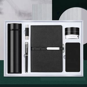 Ensemble Cadeau d'Affaires Personnalisé Neuf : Carnet A5 Rigide, Stylo, Bouteille Isotherme, Power Bank, Clé USB 16 Go et Haut-parleur - Product Image 2