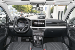 Voiture d'occasion 2023 pour Volkswagen Tiguan L 280TSI, SUV moderne, technologie intelligente et confort, SUV familial avec fonctionnalités intelligentes - Product Image 3