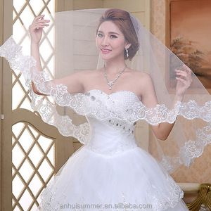 Robe de mariée S1625L 2026 moderne en dentelle à manches longues, col en V, imprimé floral brodé, coupe ajustée, élégante, haut de gamme, avec traîne chapelle - Product Image 2
