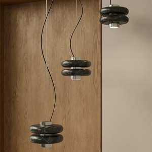 Lámpara colgante moderna de mármol de diseño, redonda, de piedra negra, LED, para entrada, comedor, dormitorio - Product Image 1