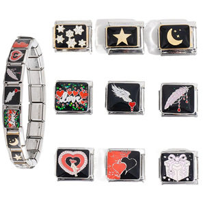 สร้อยข้อมือสแตนเลสสตีลแบบยืดหยุ่นสไตล์อิตาลี รุ่น Black Series สำหรับทุกเพศ พร้อมจี้รูปหัวใจแบบฝังขอบ  เหมาะเป็นของขวัญ - Product Image 1