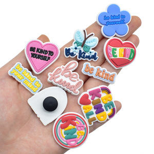 2025 vente en gros nouvelle série de phrases chaussures boucle bricolage chaussures accessoires amovible jardin chaussures décoration pour bûches breloques - Product Image 3