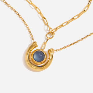 Collier pendentif en forme de sabot de cheval en acier inoxydable avec pierre bleue sertie, bijou de mode pour femme, cadeau - Product Image 1