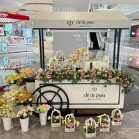 Chariot de présentation de fleurs mobile moderne personnalisé pour centre commercial, présentoir décoratif en acier pour la vente au détail, idéal pour la cuisine, la salle de bain, les événements et l'hôtellerie