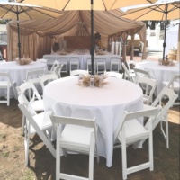 Tables rondes pliables en plastique blanc de 48 pouces pliables en deux, portables et durables pour le camping, pour les fêtes et les mariages en plein air
