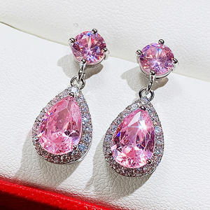 Pendientes Románticos de Cristal Rosa para Mujer, Diseño de Gota de Agua con Corte de Pera y Engaste de Garra, Material de Aleación, Perfectos para Fiestas - Product Image 1