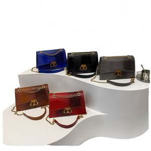 Bolso bandolera de piel auténtica de diseñador con cadenas, moderno, portátil y ligero para mujer - Product Image 4