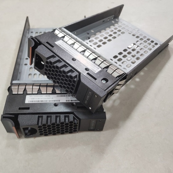 V7000 V3500 2.5" HDD Drive Tray 85Y5897 85Y5864 85Y5869 85Y5895 00L4521