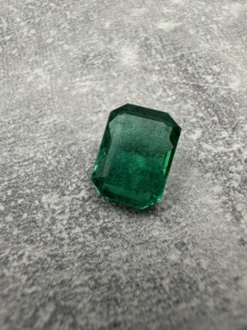 Fabricante indio de Esmeralda Octágono 5,21 quilates 100% piedras preciosas naturales facetadas a precio mayorista - Product Image 2