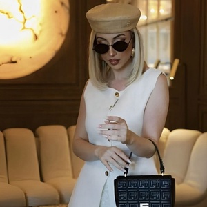 <span class=keywords><strong>Chaleco</strong></span> de Punto con Abertura y Hebilla Metálica, Corte Ajustado, Primavera-Verano 2025, Moda Femenina, Estilo Europeo y Americano - Product Image 4