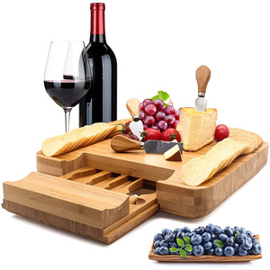 Plateau à fromage en bambou avec tiroir et ensemble de couverts pour servir des en-cas et des accompagnements vinicoles - Product Image 1