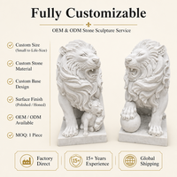 Statue de lion en marbre de style antique, paire, sculpture classique en pierre naturelle sculptée à la main pour portail de villa, commande en gros