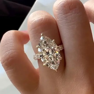 Bague de fiançailles élégante en moissanite 925 de 4,5 carats, coupe marquise, RingLuxe Travel Ring, argent sterling plaqué or - Product Image 4