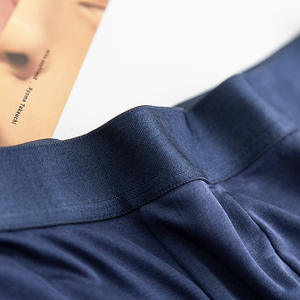 <span class=keywords><strong>Boxer</strong></span> da <span class=keywords><strong>Uomo</strong></span> Effetto Nudo Rosso Vino Senza Cuciture in Pura Seta Intimo Comodo e Traspirante 100% Seta - Product Image 5