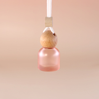 Mini diffuseur de parfum pour voiture suspendu, 8 ml, 10 ml, flacon de parfum aromatique avec couvercle en bois