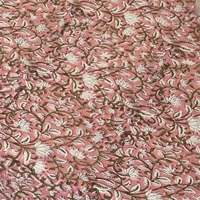Nappe rectangulaire en coton 100% à imprimé botanique rose poudré avec bordure rayée pour la cuisine