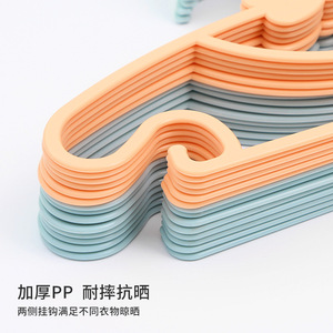 Cintres en plastique pour enfants de 0 à 10 ans, antidérapants et sécuritaires pour la garde-robe - Product Image 3