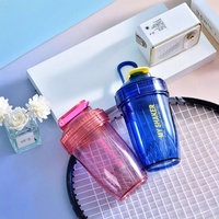 Bouteille shaker protéinée 500 ml en PC, tasse de sport et fitness, mélangeur de milkshake anti-fuite, bouteille d'eau pour étudiants et salle de sport, design moderne et simple