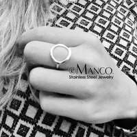 Bague EManco en acier inoxydable couleur argent, style minimaliste et géométrique, cercle naturel, pour femme, idéale pour le quotidien, les rendez-vous, bijou délicat