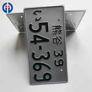Plaque d'immatriculation de voiture en métal Japon personnalisée logo personnalisé numéro aluminium en relief suspendu voiture étain Japon plaque d'immatriculation