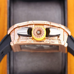 Montre pour homme haut de gamme, élégante et luxueuse, étanche, avec chronographe et tachymètre entièrement sertis de diamants Moissanite, bracelet en caoutchouc - Product Image 3