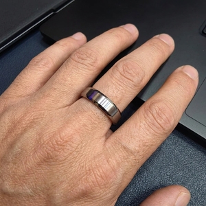 Bague en platine de luxe avec diamants pour femme, bijoux de fiançailles modernes et minimalistes au style intemporel et à l'éclat brillant - Product Image 5