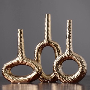 Vases à fleurs décoratifs de qualité supérieure avec des vases en métal de tailles personnalisées pour la décoration de table à un prix abordable - Product Image 1