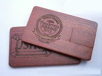 Benutzer definierte Gravur Laser LOGO Holz USB Kreditkarte Form USB 2.0 Flash Disk USB 3.0 Memory Stick Flash Pen Drive