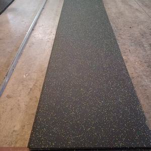 <span class=keywords><strong>แผ่น</strong></span><span class=keywords><strong>ยาง</strong></span>ปูพื้นยิม <span class=keywords><strong>EPDM</strong></span> ความหนาแน่นสูง 4 มม. กันลื่น กันน้ำ ขนาด 100*1000*0.4 ซม. เป็นมิตรกับสิ่งแวดล้อม ดูดซับแรงกระแทก สำหรับสวน - Product Image 1