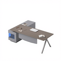 Bureau de direction moderne et minimaliste, style designer haut de gamme, table de bureau de PDG, poste de travail de luxe pour manager avec armoire latérale