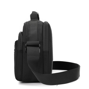 Sac à bandoulière décontracté et élégant pour homme, sac banane en nylon imperméable, grande capacité avec fermeture éclair - Product Image 3