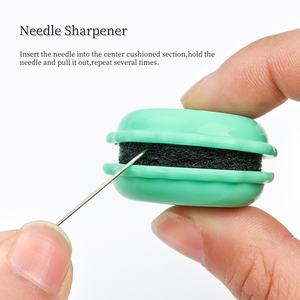 Магнитная подставка для игл и точилка для ниток цвета макарон с тканевым чехлом для хранения, портативная, розовая/мятная, для рукоделия, вышивки крестом - Product Image 3