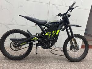2021 para motocicletas todoterreno Surron <span class=keywords><strong>Uron</strong></span> Carbon Fiber Black Edition 60V 8000W 40Ah Street Legal - Product Image 5